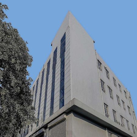 Townhouse Golden King Hotel New Delhi Bagian luar foto