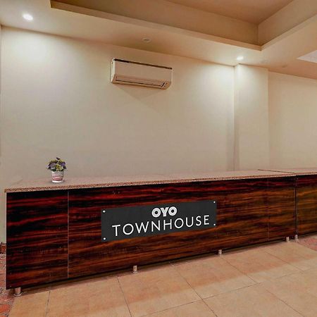Townhouse Golden King Hotel New Delhi Bagian luar foto