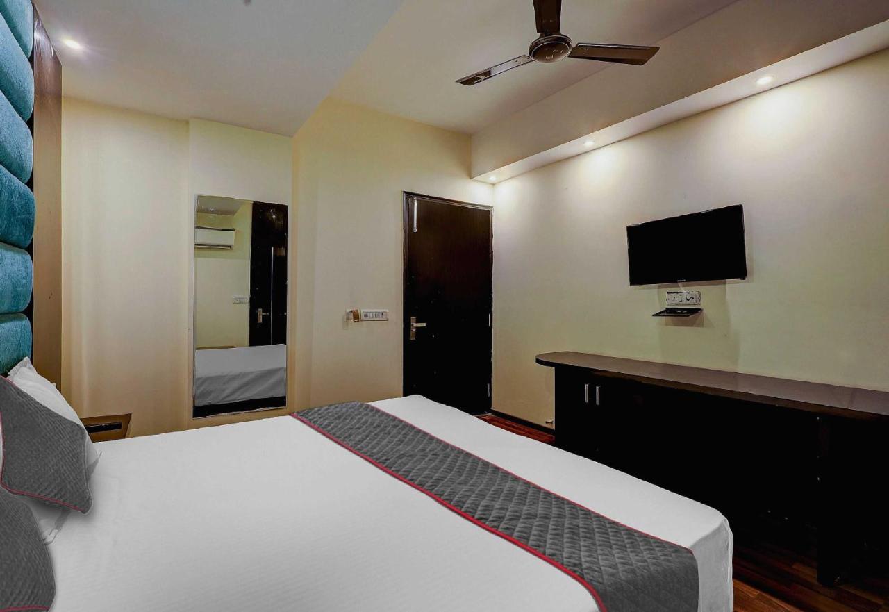 Townhouse Golden King Hotel New Delhi Bagian luar foto
