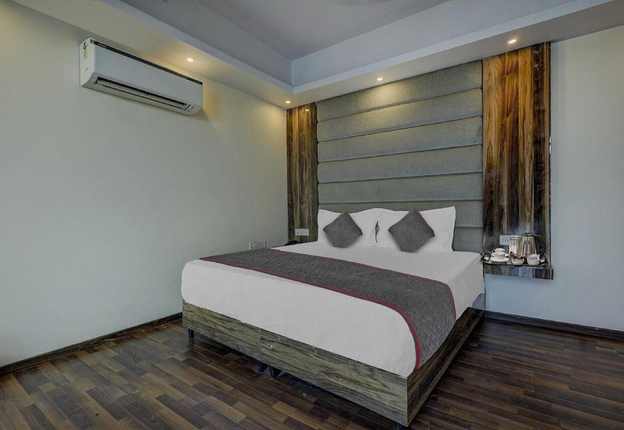 Townhouse Golden King Hotel New Delhi Bagian luar foto