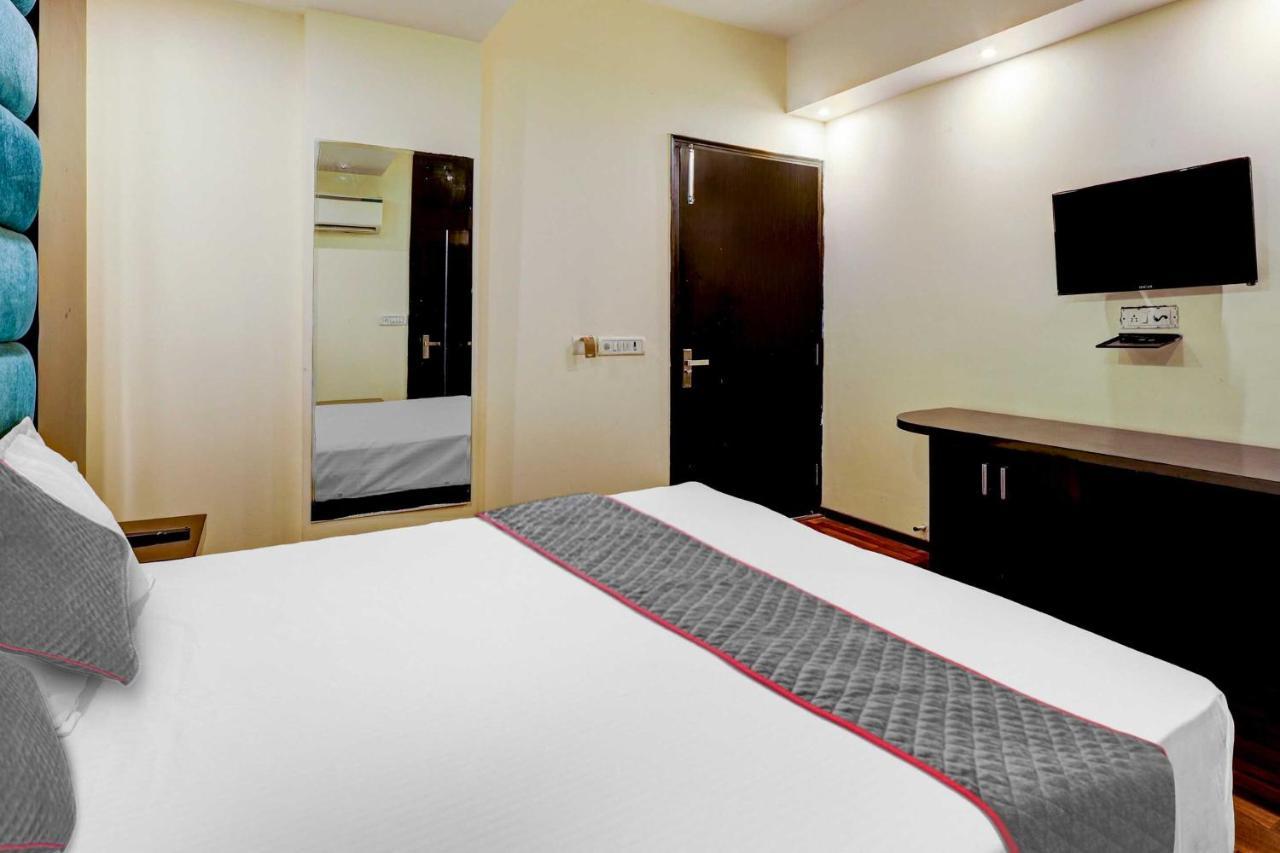 Townhouse Golden King Hotel New Delhi Bagian luar foto