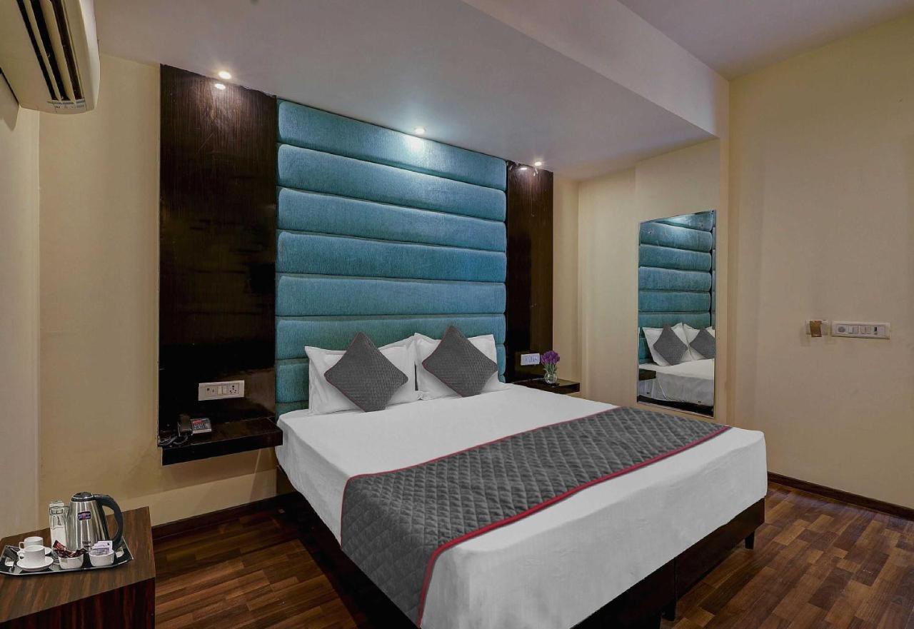 Townhouse Golden King Hotel New Delhi Bagian luar foto