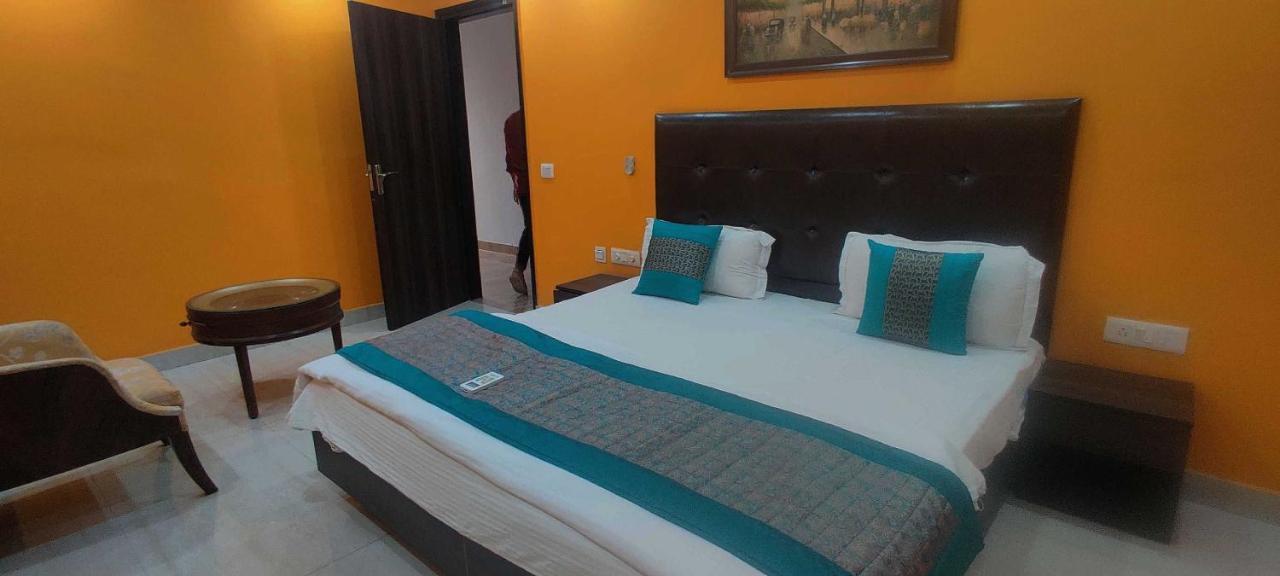 Townhouse Golden King Hotel New Delhi Bagian luar foto