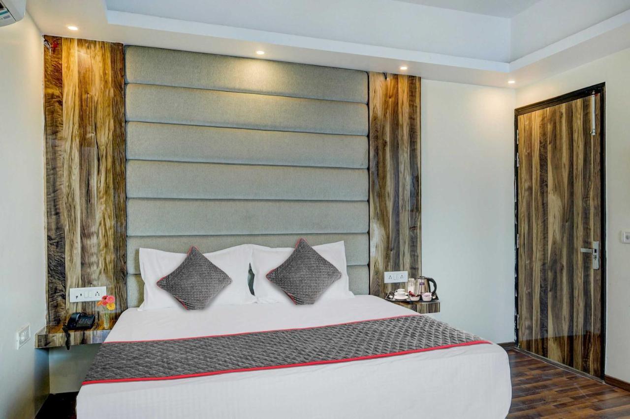 Townhouse Golden King Hotel New Delhi Bagian luar foto