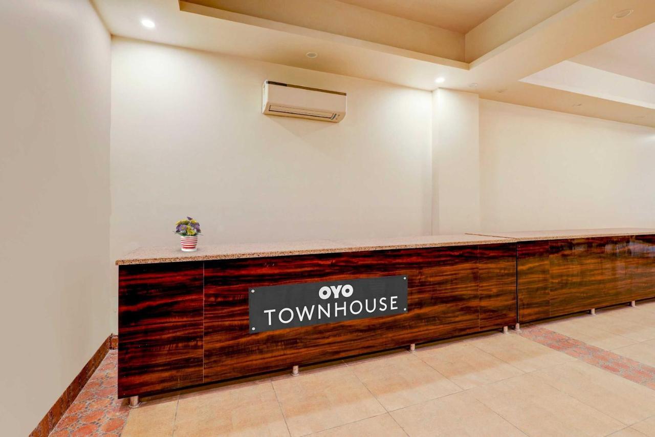 Townhouse Golden King Hotel New Delhi Bagian luar foto