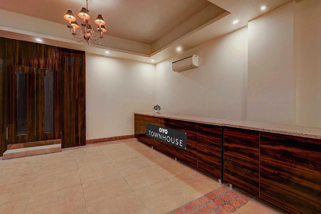 Townhouse Golden King Hotel New Delhi Bagian luar foto