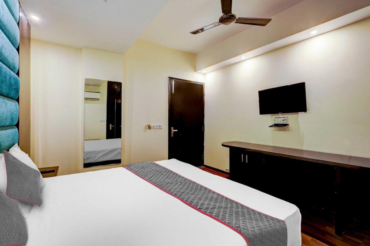 Townhouse Golden King Hotel New Delhi Bagian luar foto