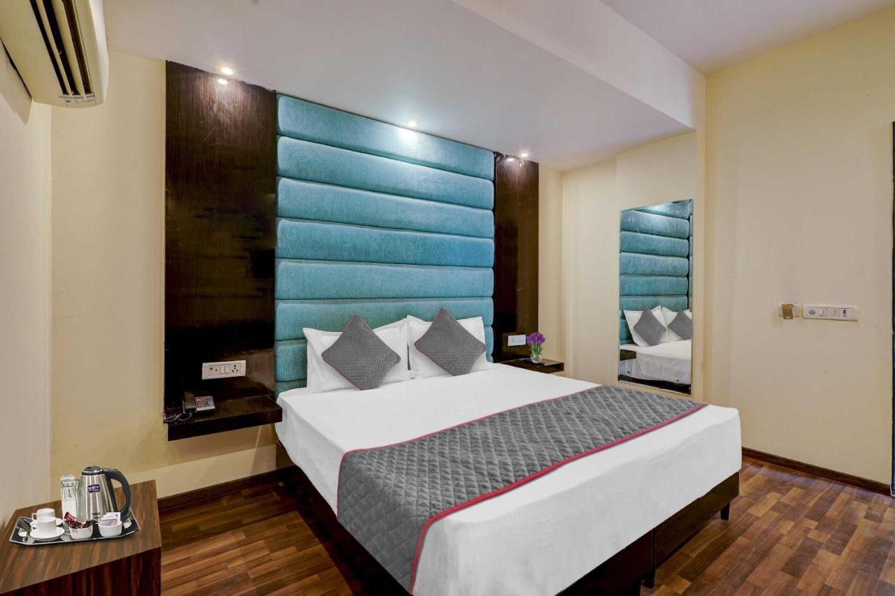 Townhouse Golden King Hotel New Delhi Bagian luar foto