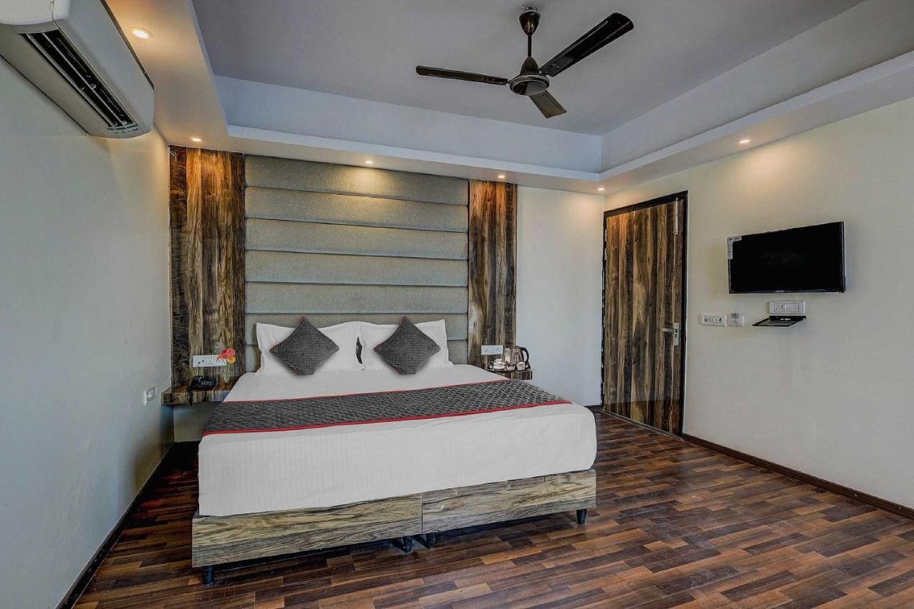Townhouse Golden King Hotel New Delhi Bagian luar foto