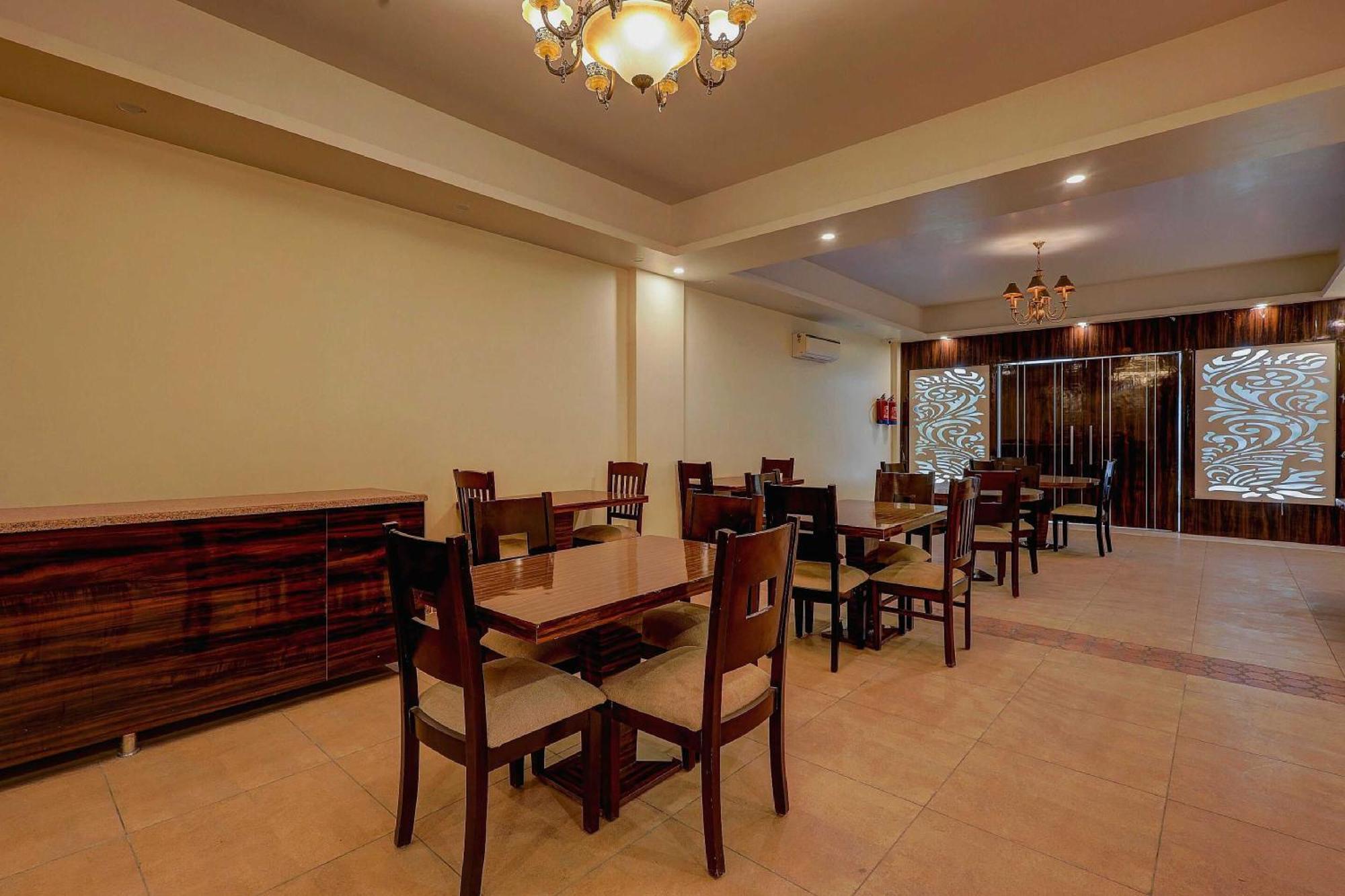 Townhouse Golden King Hotel New Delhi Bagian luar foto