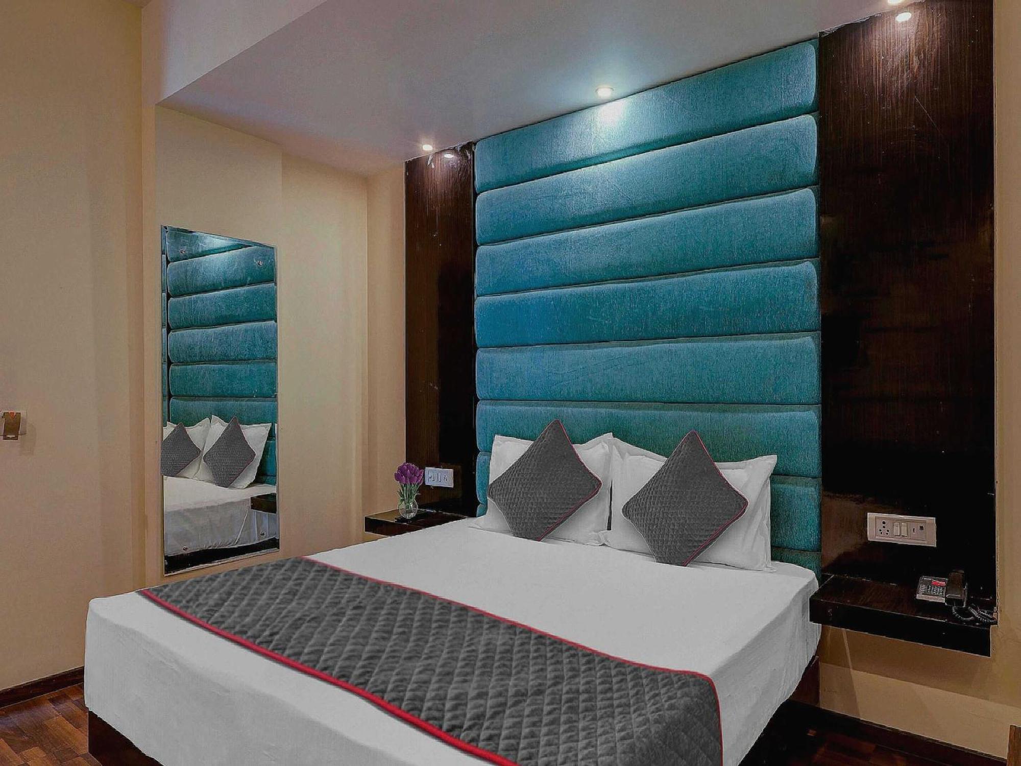 Townhouse Golden King Hotel New Delhi Bagian luar foto