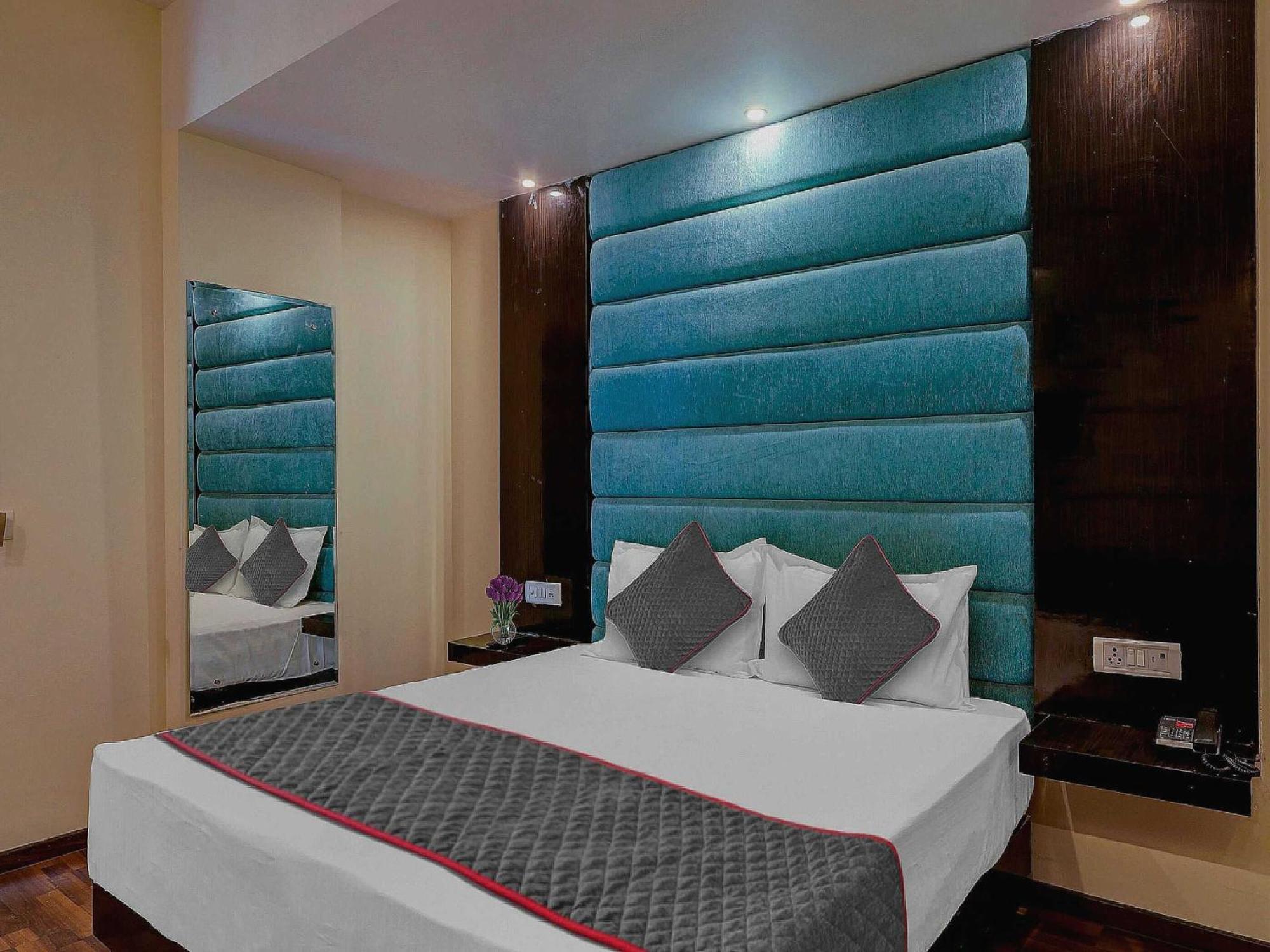 Townhouse Golden King Hotel New Delhi Bagian luar foto