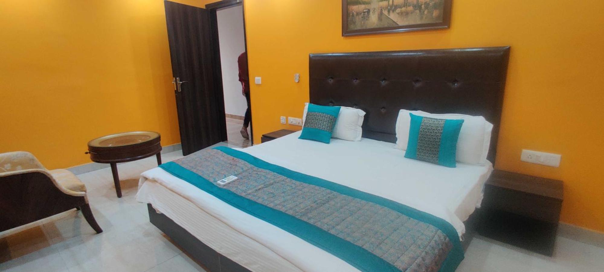 Townhouse Golden King Hotel New Delhi Bagian luar foto