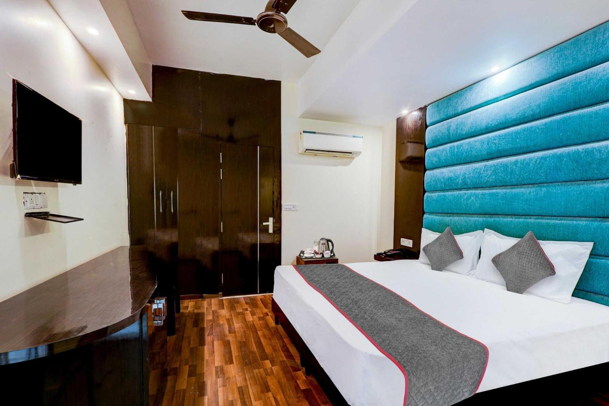 Townhouse Golden King Hotel New Delhi Bagian luar foto