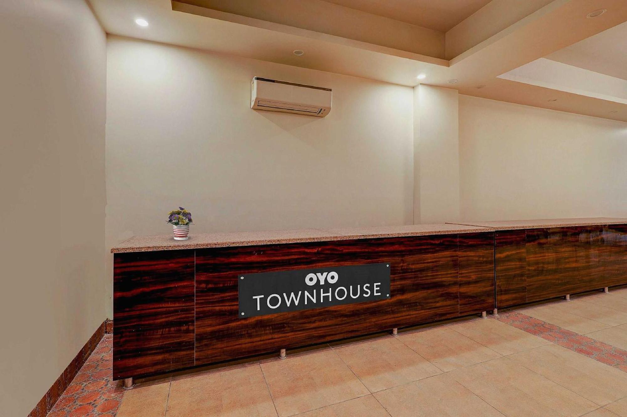 Townhouse Golden King Hotel New Delhi Bagian luar foto